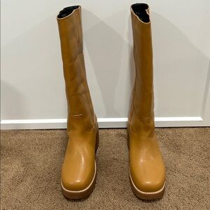 BNWT Dingo Plantain Tan Heeled Boots